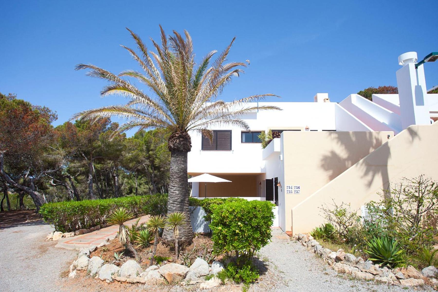 Hotel Club Cala Azul Cala Llenya Exterior foto