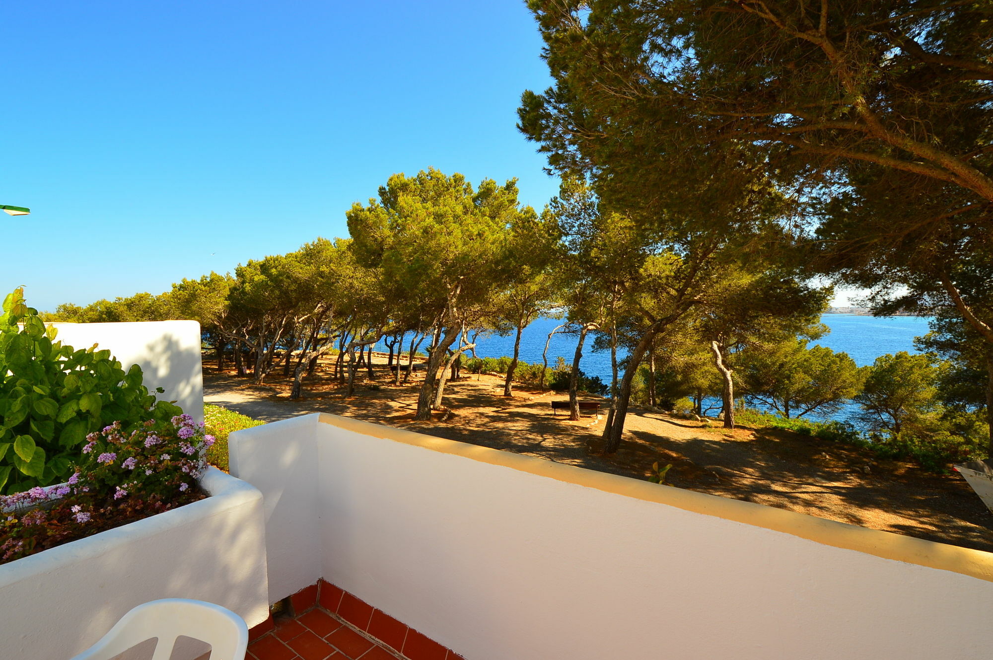 Hotel Club Cala Azul Cala Llenya Exterior foto